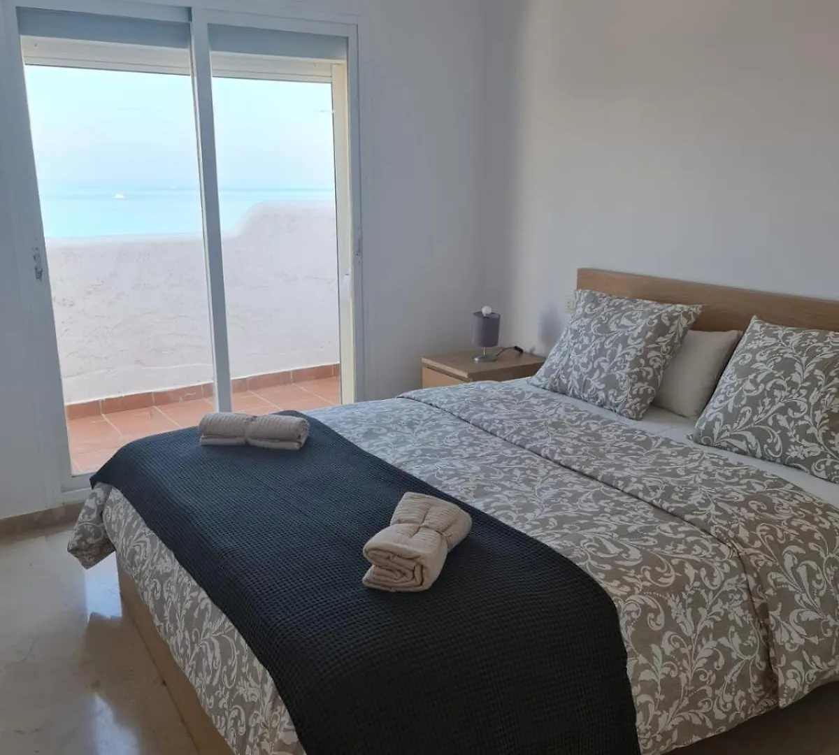 Apt De 3 Dormitorios A 3 Minutos En Coche De La Playa Casares Apartment