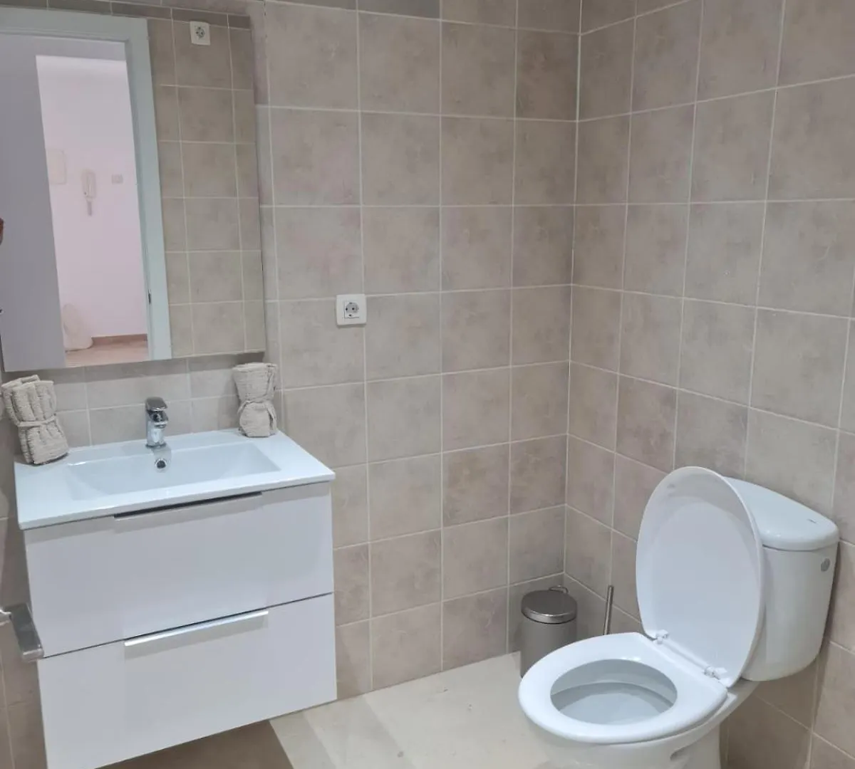 Apt De 3 Dormitorios A 3 Minutos En Coche De La Playa Casares 0*,  Spain