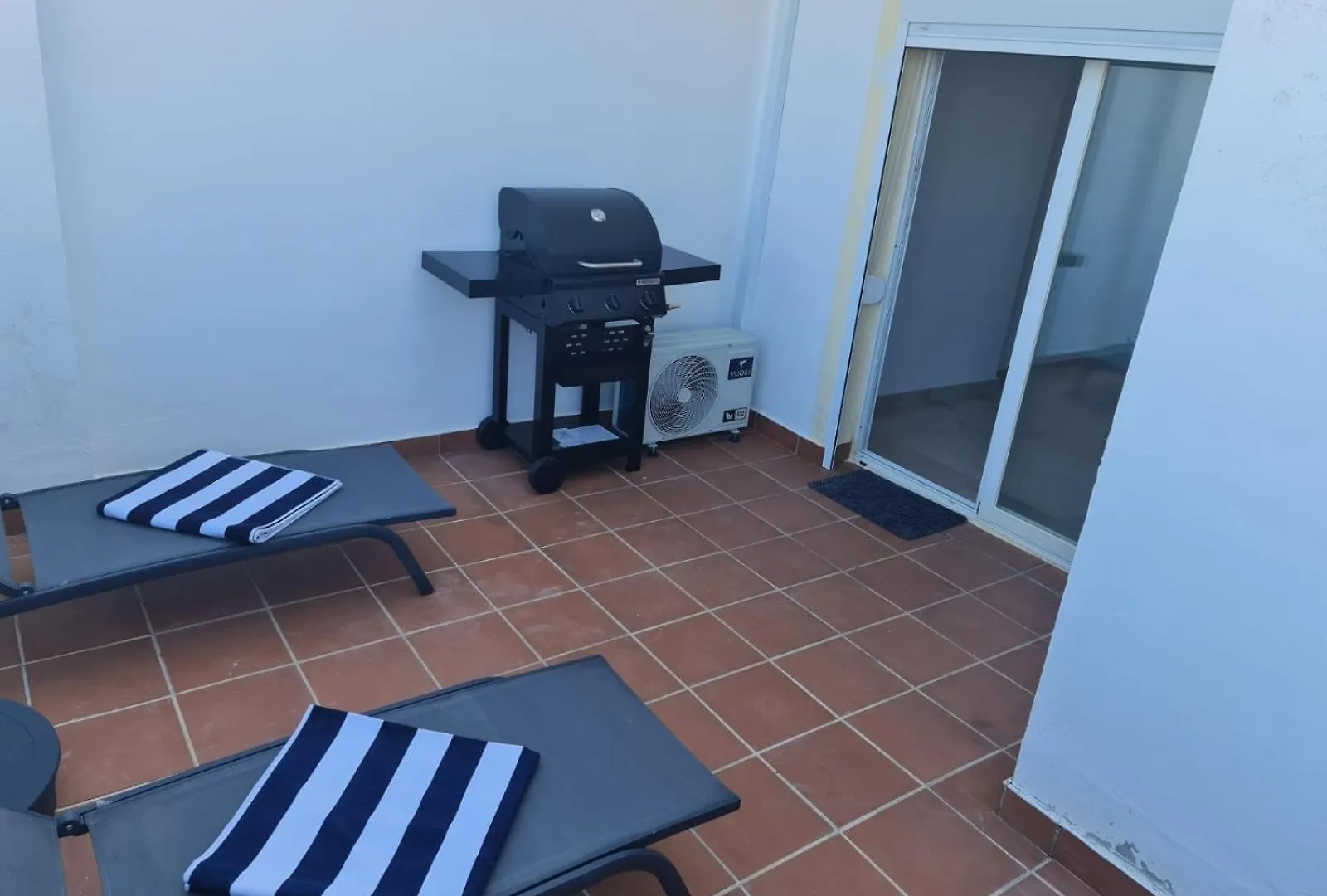 Apt De 3 Dormitorios A 3 Minutos En Coche De La Playa Casares Apartment