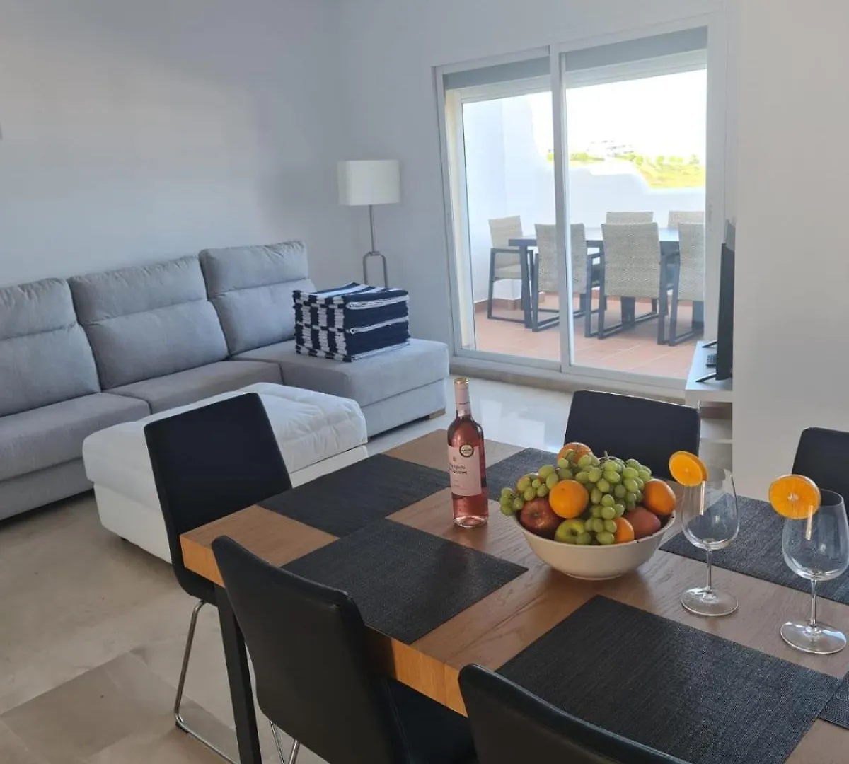 Apt De 3 Dormitorios A 3 Minutos En Coche De La Playa Casares Apartment