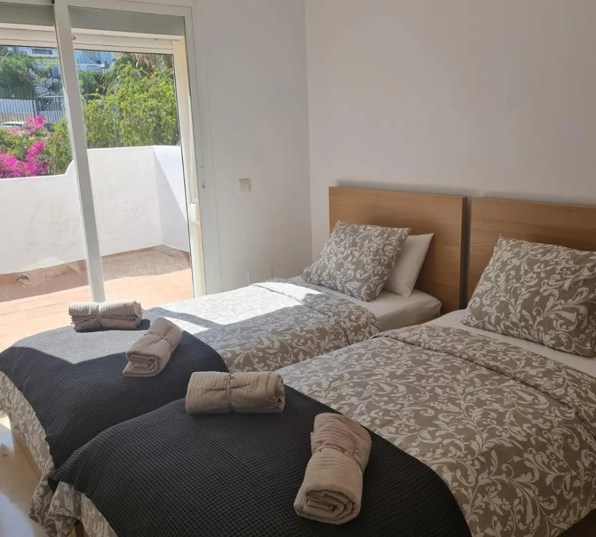 Apt De 3 Dormitorios A 3 Minutos En Coche De La Playa Casares 0*,